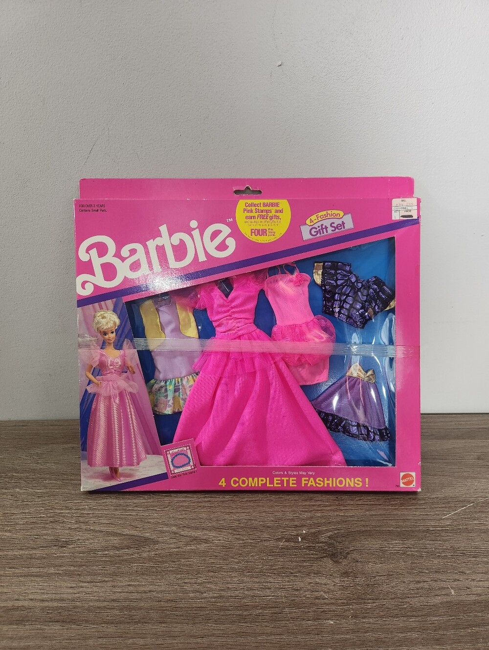 Vintage 1991 Barbie 4 Fashion Outfits Gift Set #790